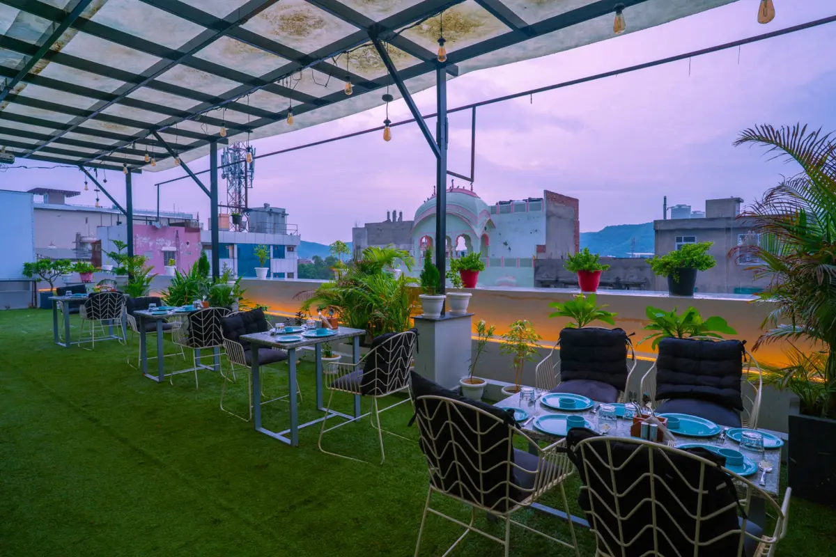 Rooftop Lounge Ambience